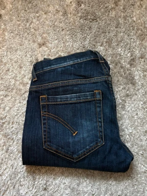 Dondup george - Dondup jeans | Riktigt feta och populära jeans | Skick= 9,5/10 | nypris= 4000 kr | vårt pris= 749 kr | Hör av dig vid minsta fundering!
