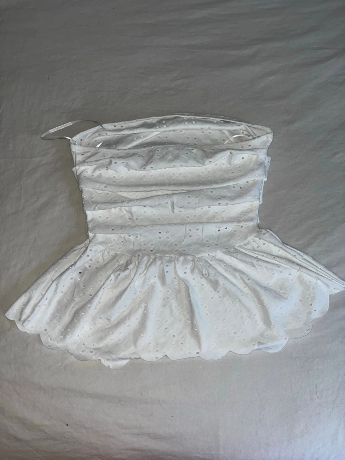 Vit bandeau tubtopp med broderade detaljer - 1