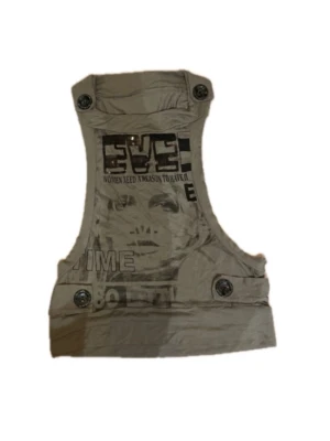 Y2K topp - Säljer en jätte cool topp som är köpt från vinted! As skönt och perfekt till olika fester eller bara till vardags!!!