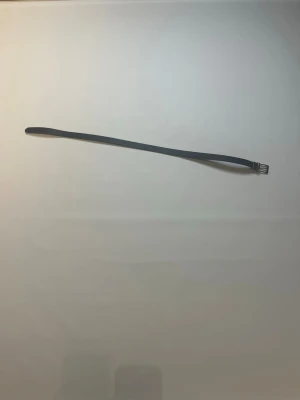 Svart läderbälte 90cm - Bilderna visar ett svart bälte med metallspänne som är 90 cm