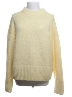 Gul stickad tröja  - Säljer denna jätte fina gula stickade tröja från Gina tricot som tyvärr inte kommer till användning! Nypris 399kr