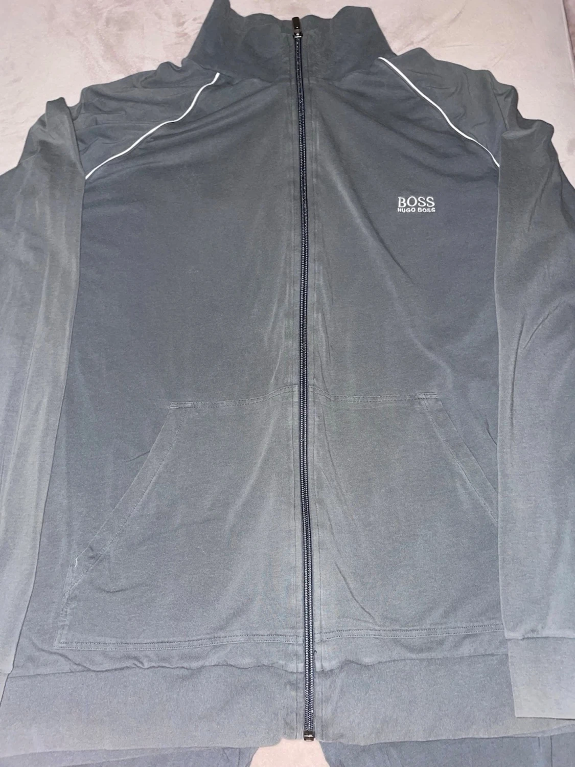 Grå zip hoodie från Hugo Boss