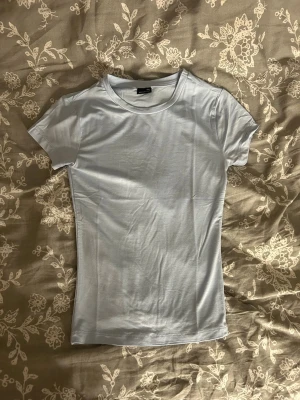 Gina Tricot t-shirt  - Snygg