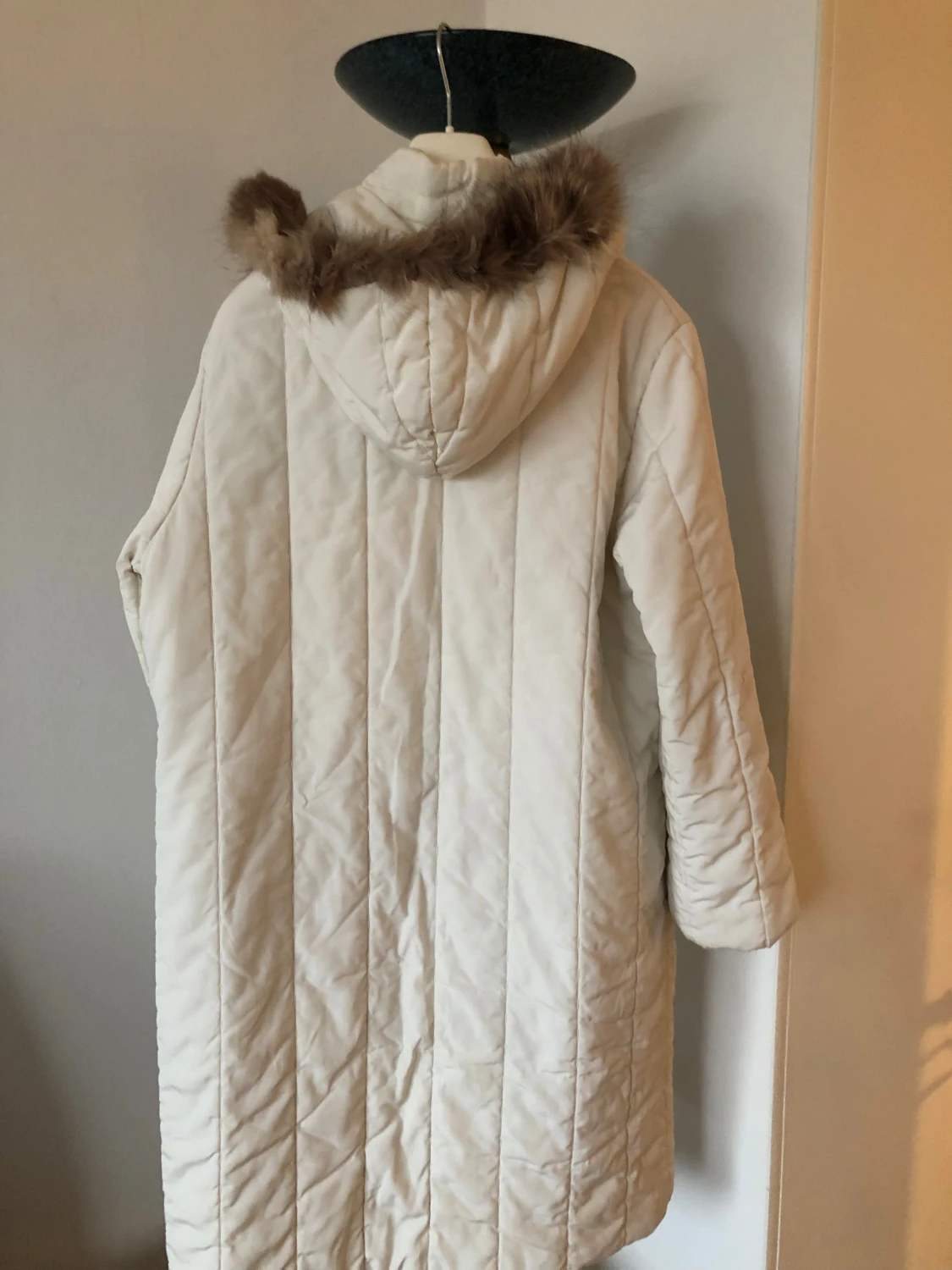 Vit lång pufferjacka med huva - 1