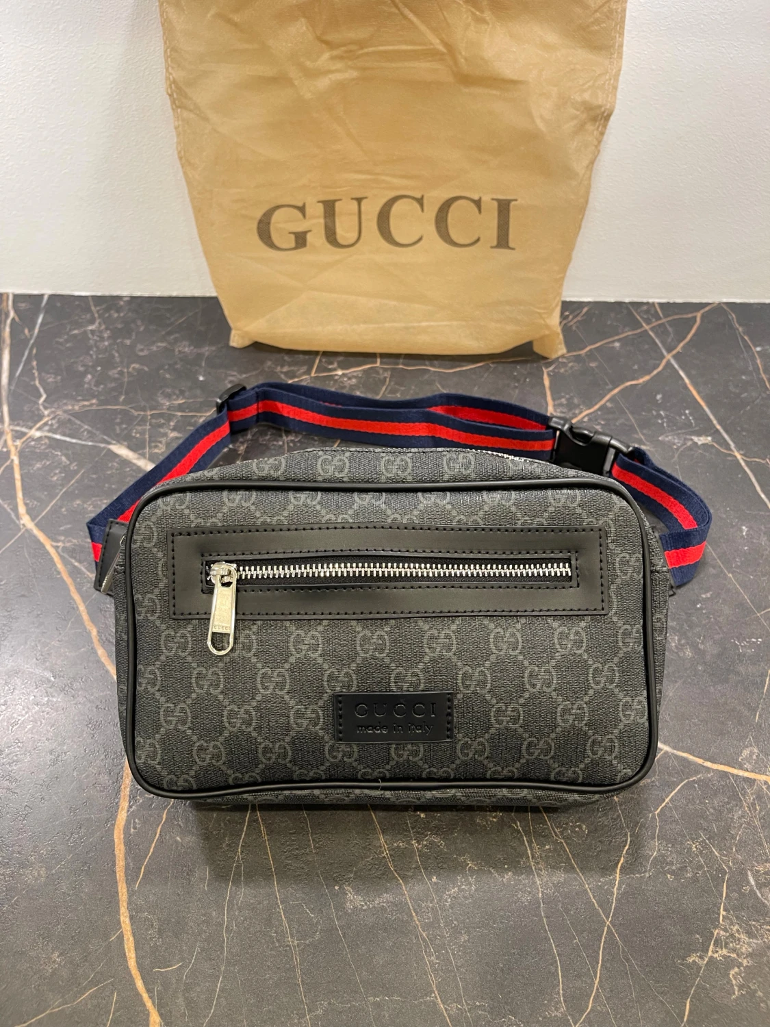Svart axelväska från Gucci