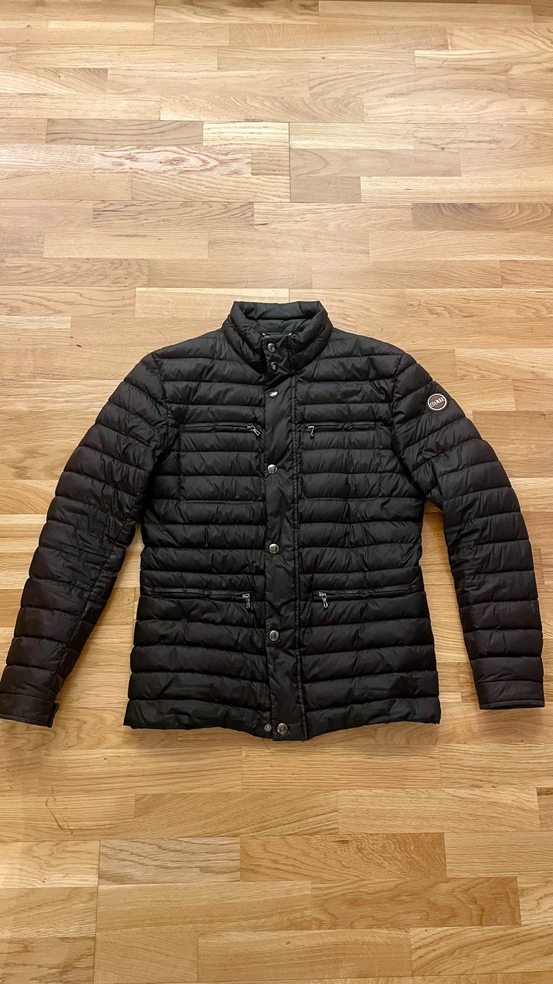 Svart dunjacka från Colmar