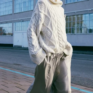 H&M byxor  - H&M skimrande byxor/storlek L/nyskick med lappar 