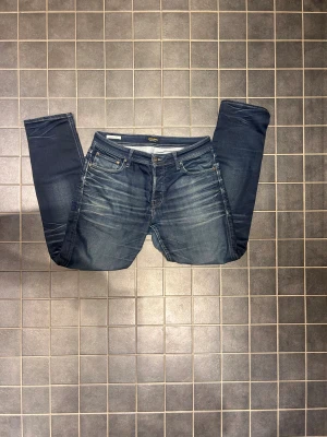 Jack and Jones jeans  - Säljer de här Jack and Jones jeansen i storlek W32 och L32 i modellen comfort/mike, priset är inte fast utan går att diskutera 