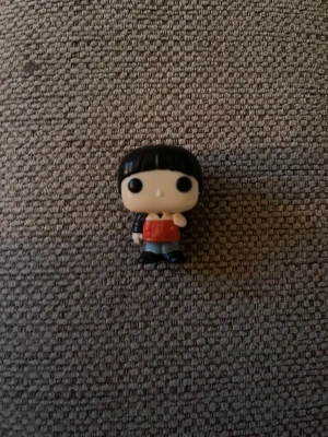 Will byers stranger things kinder joy  - säljer will från stranger things som jag fick i ett kinder joy ägg han är den mest rare figuren man kan få, jag har sett många sälja han för ungefär 800-900 så detta är ett rimligt pris 