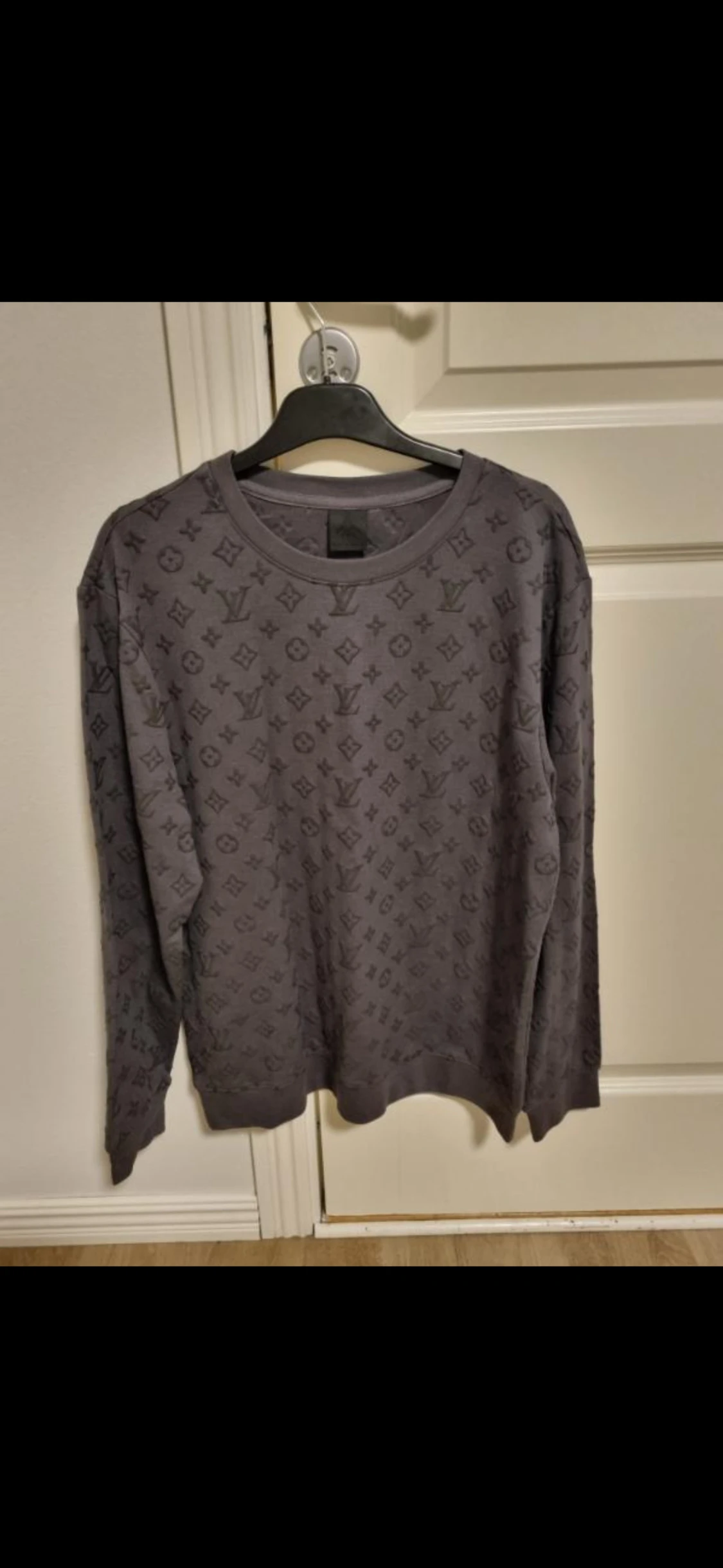 Grå Louis Vuitton långärmad tröja