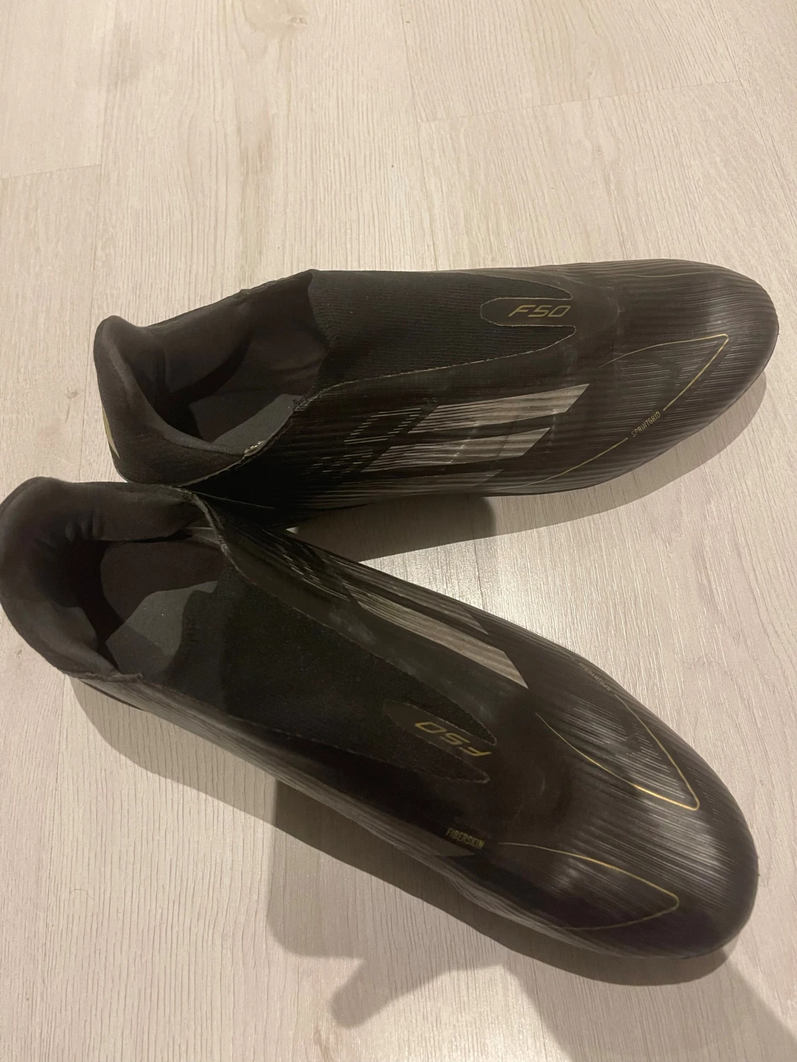 Adidas F50 svarta fotbollsskor