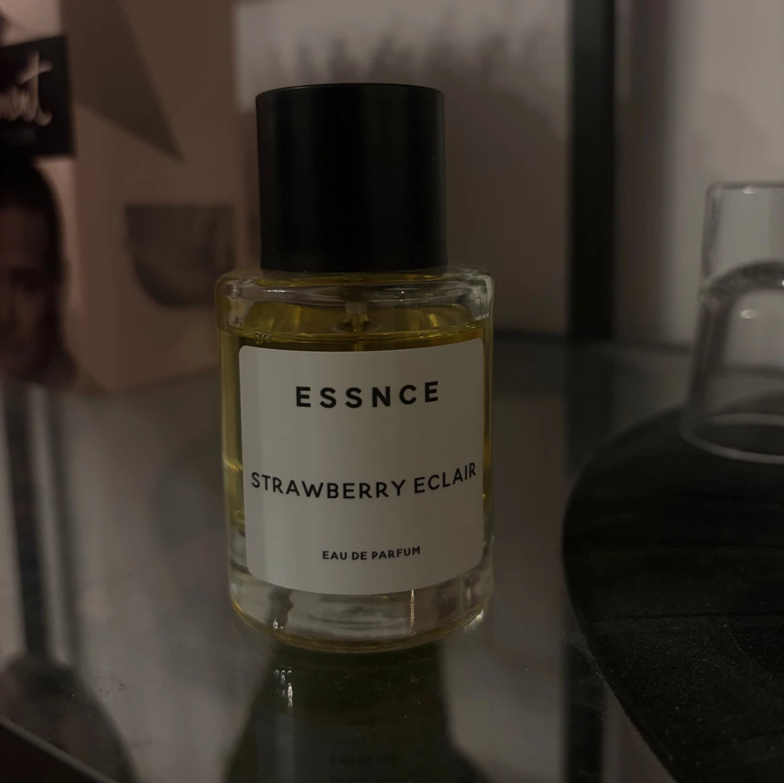 Essnce strawberry eclair
