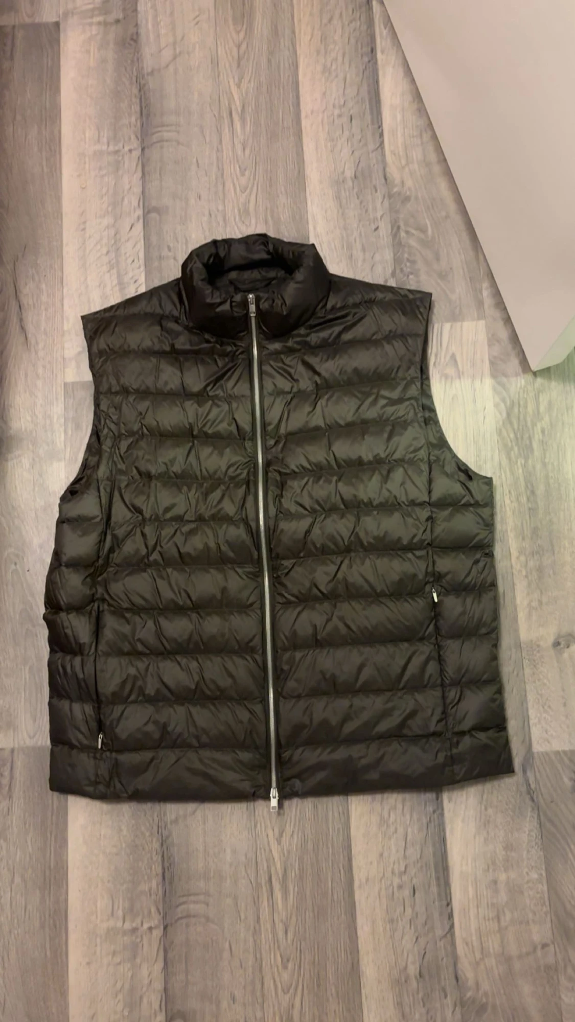 Mörkgrön dunväst från Massimo Dutti