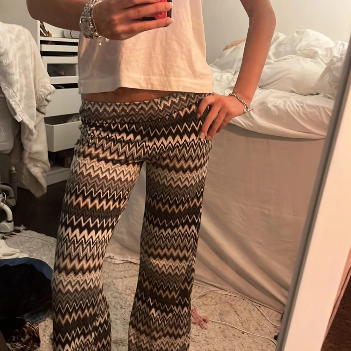 Mönstrade vida byxor i grå,blå och svart - 1