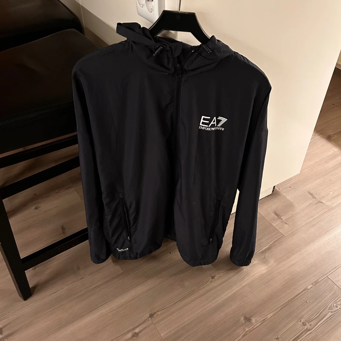 Svart vindjacka EA7 Emporio Armani