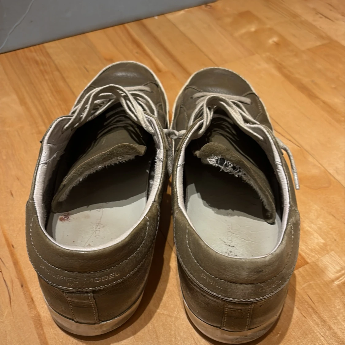 Olivgröna Philippe Model sneakers - 1