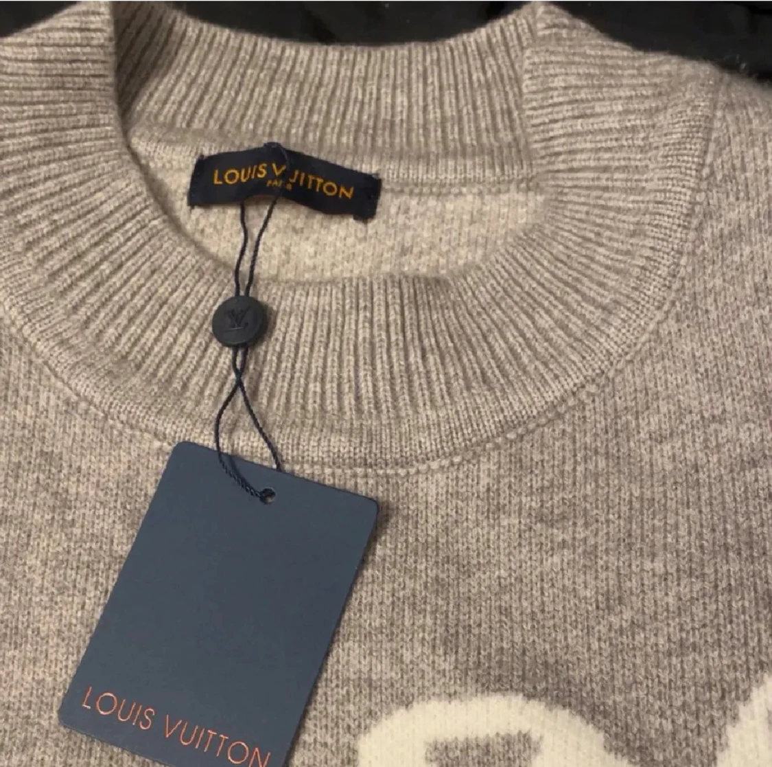 Grå stickad Louis Vuitton tröja - 2
