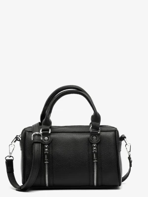 Svart axelväska från Misako - Snygg svart axelväska med två korta handtag och avtagbar axelrem. Väskan har silverfärgade dragkedjor och detaljer. Perfekt för dig som vill ha en clean och modern look.