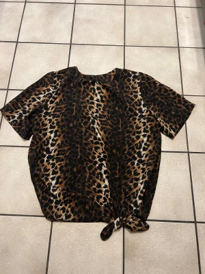 Blus storlek L/XL - Blus storlek L/XL