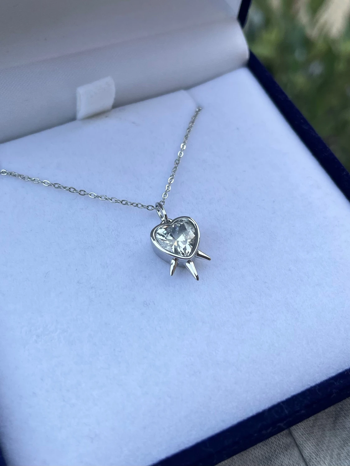 Maria Nilsdotter ”Three of Swords” inspirerat halsband  - 1