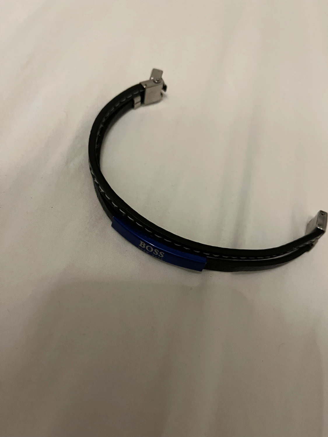 Svart läderarmband från BOSS