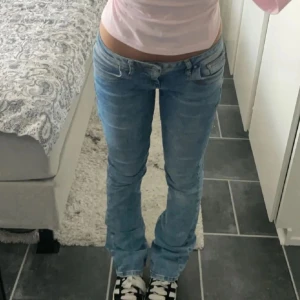 Ltb bootcut jeans - Ltb blåa bootcut jeans, de är lite mer bootcut än vad som syns på bilden😊
