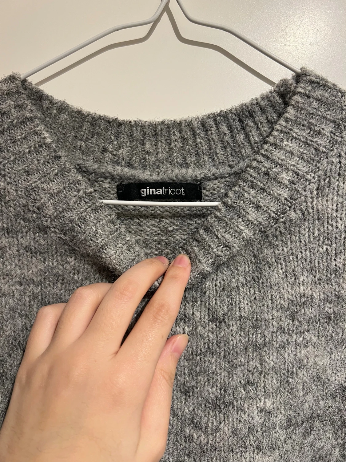 Grå stickad tröja från Gina Tricot - 2