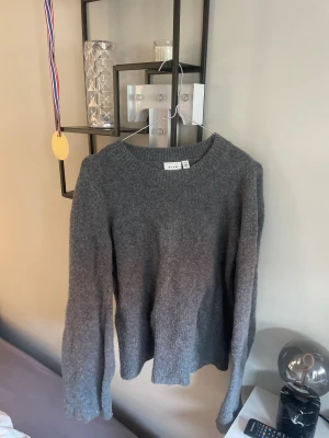 Stickad tröja  - Dålig bild, säljer denna stickade tröja från vila då den inte kommer till användning 