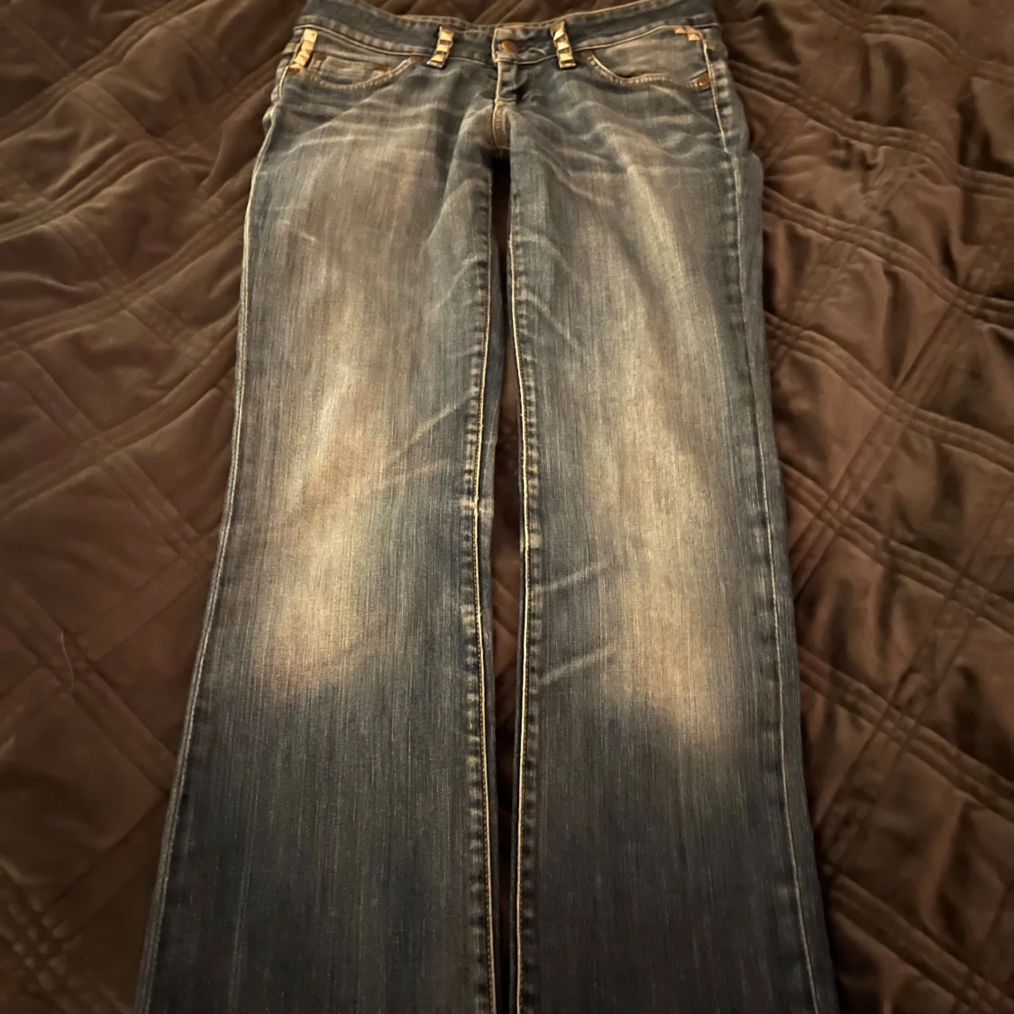 Lågmidja unik Bootcut nitar y2k jeans - 3