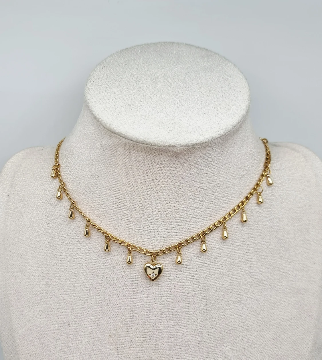 Handgjort halsband med hjärta 