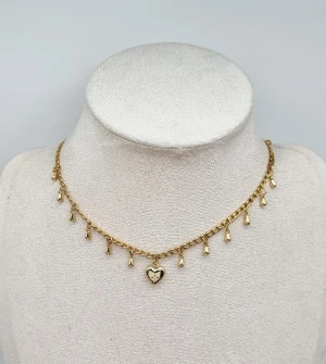 Handgjort halsband med hjärta  - Material-rostfritt stål.  Nickel fri.  Kedjetjocklek-3mm