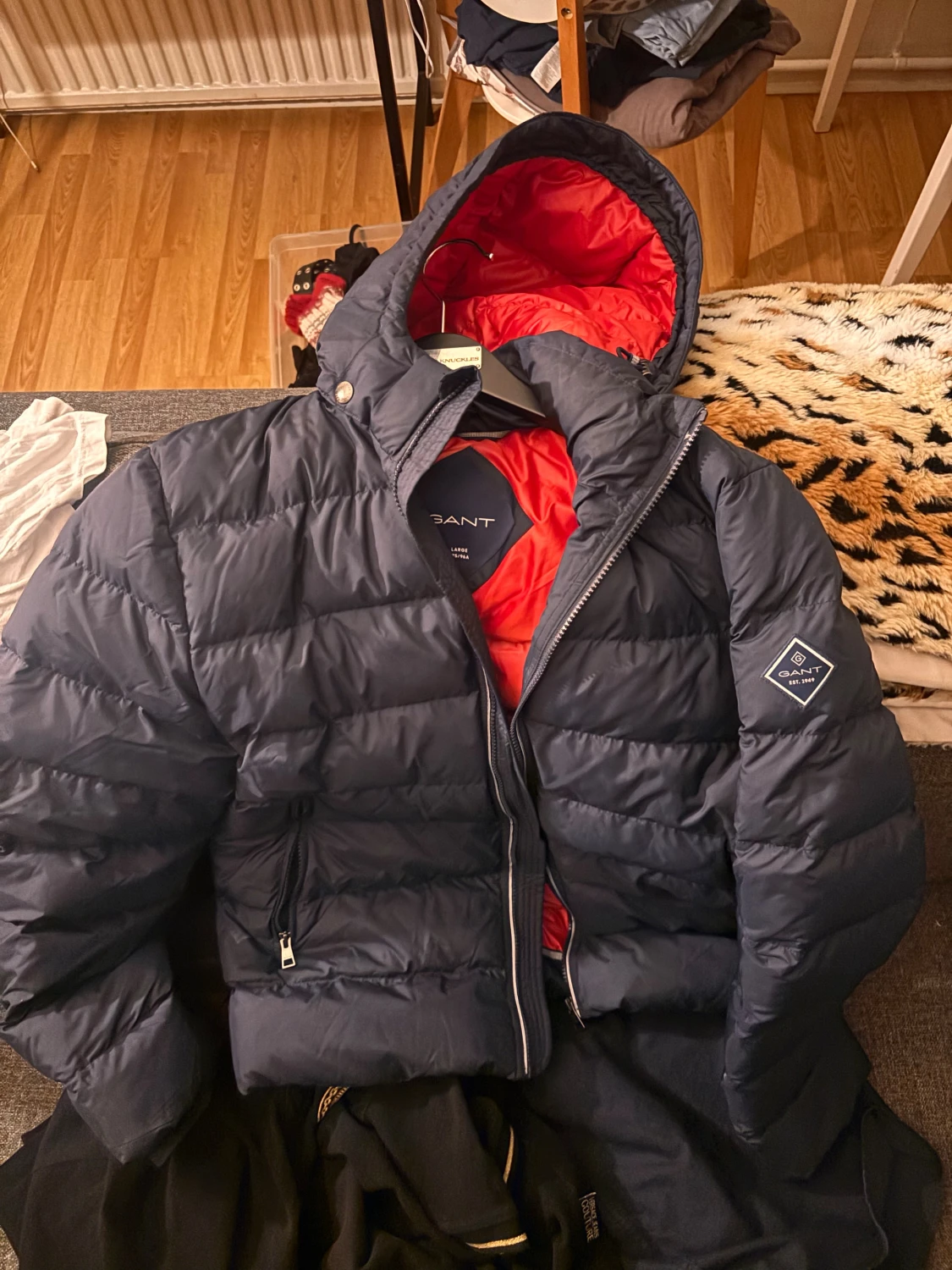 Mörkblå pufferjacka från GANT