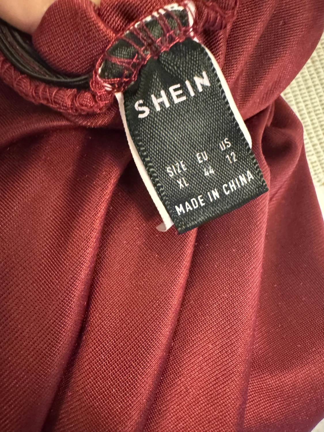Vinröd sammetsblus från SHEIN XL - 2
