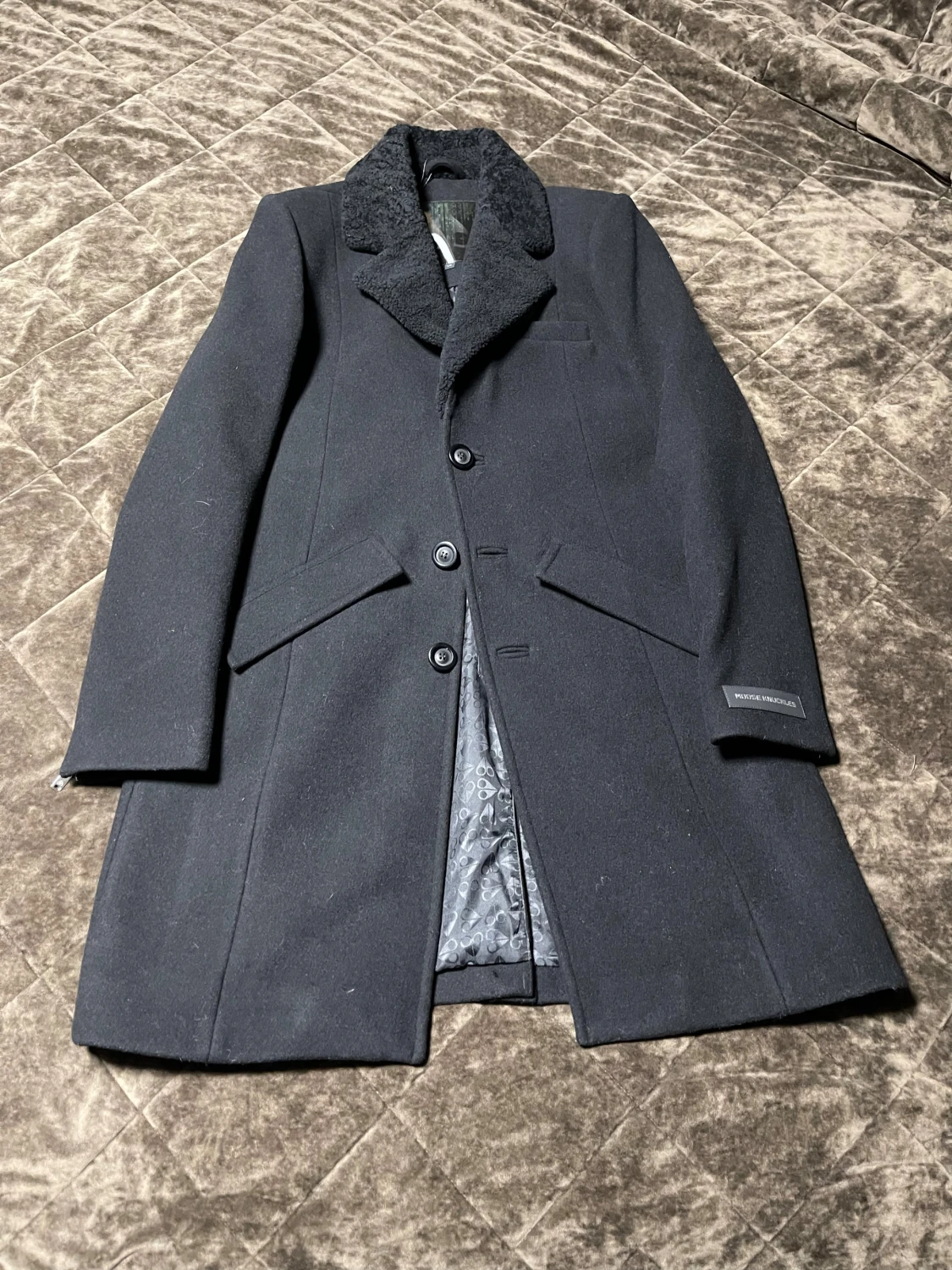 Svart rock från Moose Knuckles