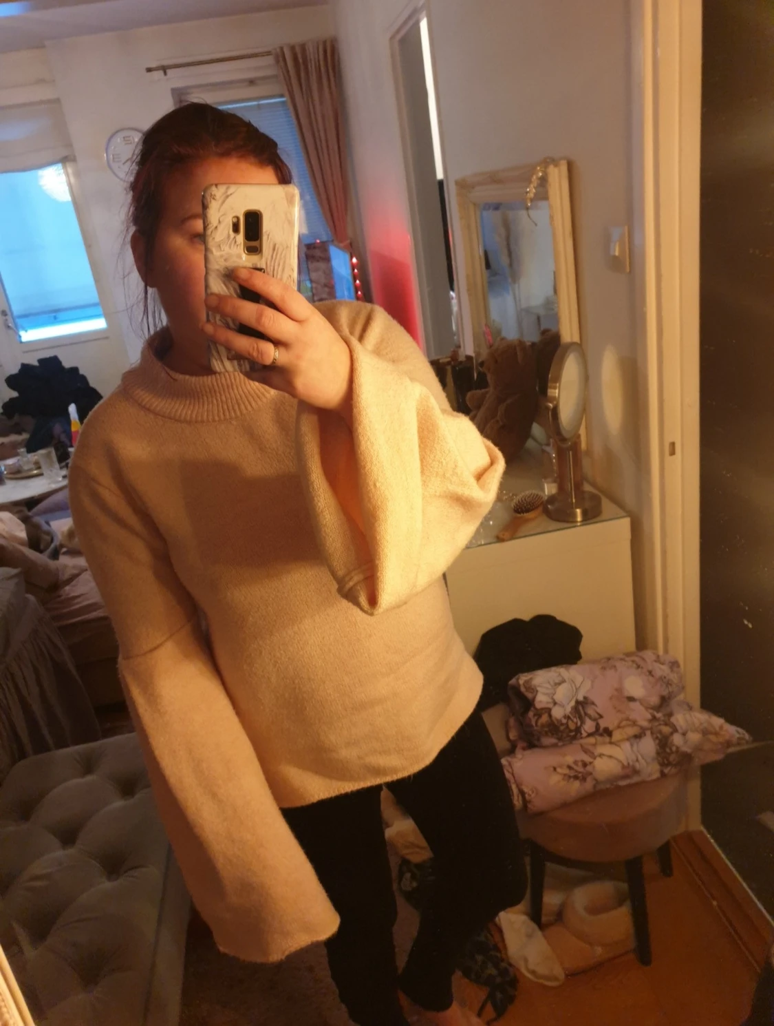 Stickad tröja med vida ärmar - 1