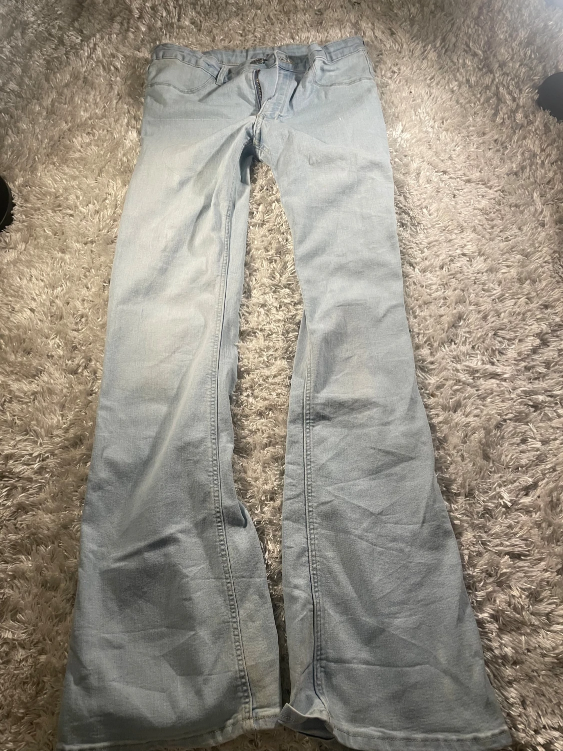Ljusblå bootcut jeans från H&M