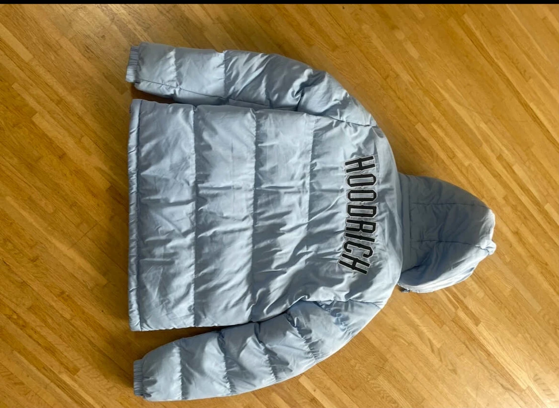 Ljusblå pufferjacka från Hoodrich - 1
