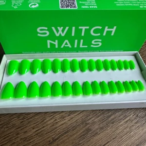 Switch Nails Totally Lime Almond - Helt oanvända Switch Nails i färgen Totally Lime. Form: Almond Alla tillbehör följer med. 