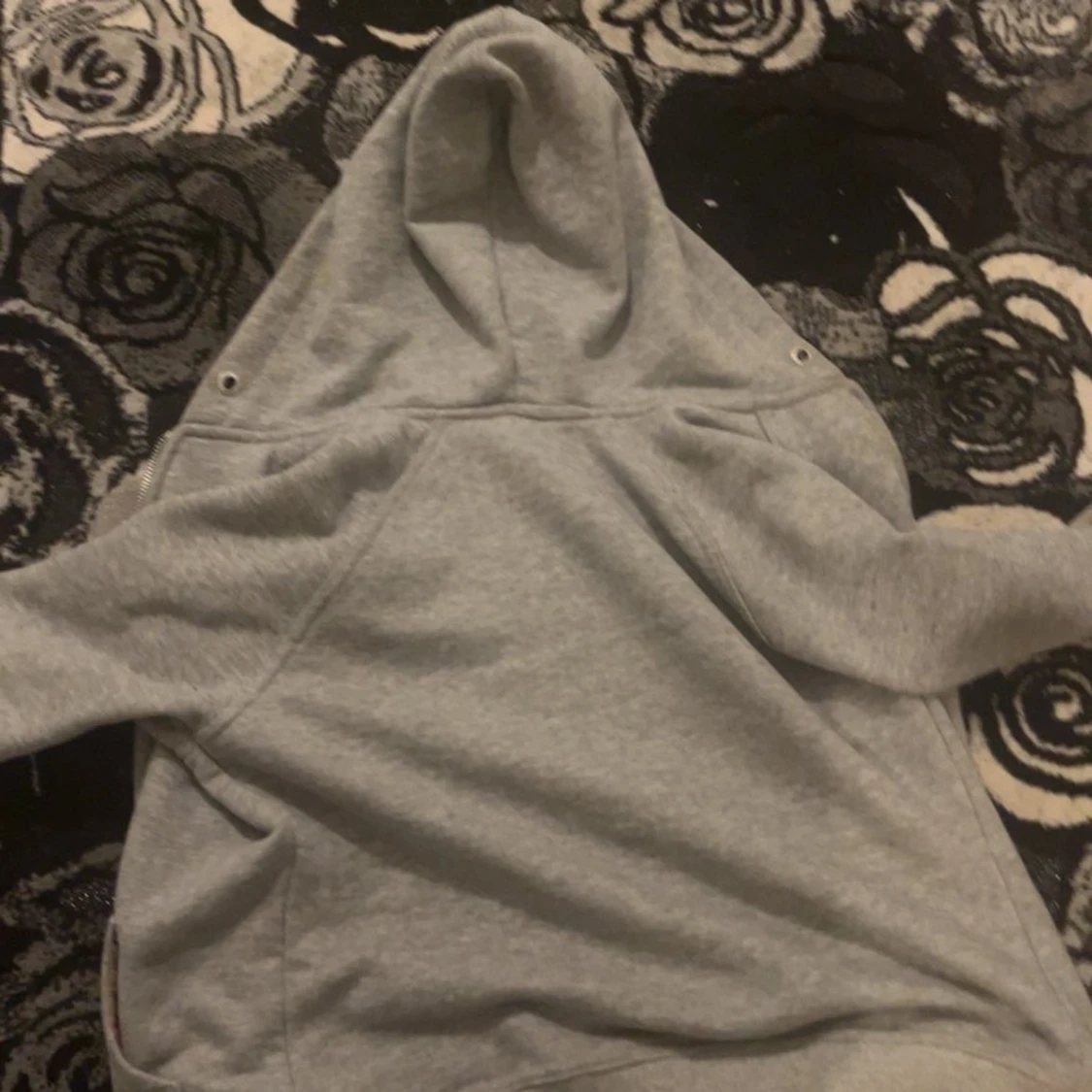 Grå hoodie från Burberry med dragkedja - 2
