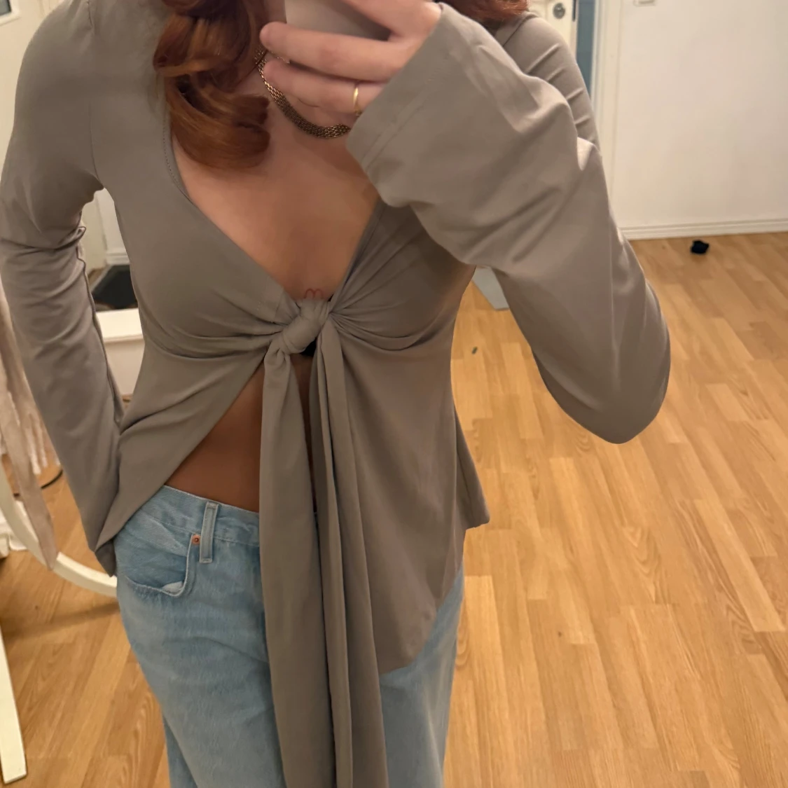 Beige/grå omlottopp med knyt framtill - 1