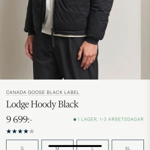 Canada Goose black label ”Lodge hoody black” - Hej säljer en helt ny Canada goose black label vinter jacka i modellen ”lodge hoody black” köpte två olika storlekar från My Theresa, självklart äkta orderkvitto finns. Möts upp i centrala Göteborg pga av dyr vara