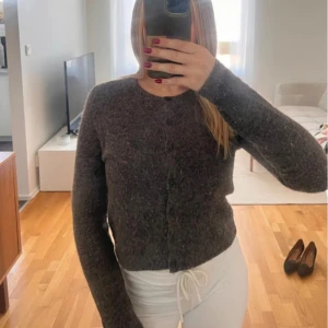 kofta - brun kofta, knappt använd. Från deras premium kollektion 