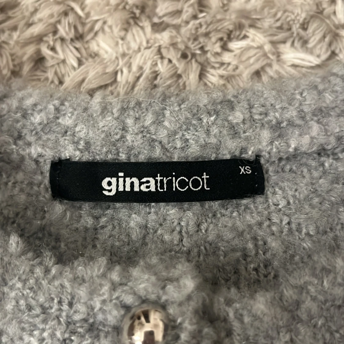 Grå stickad kofta från Gina Tricot - 1