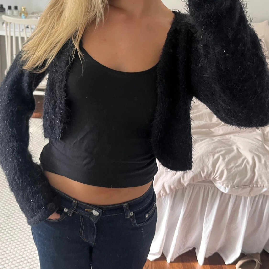 Svart fluffig kofta 