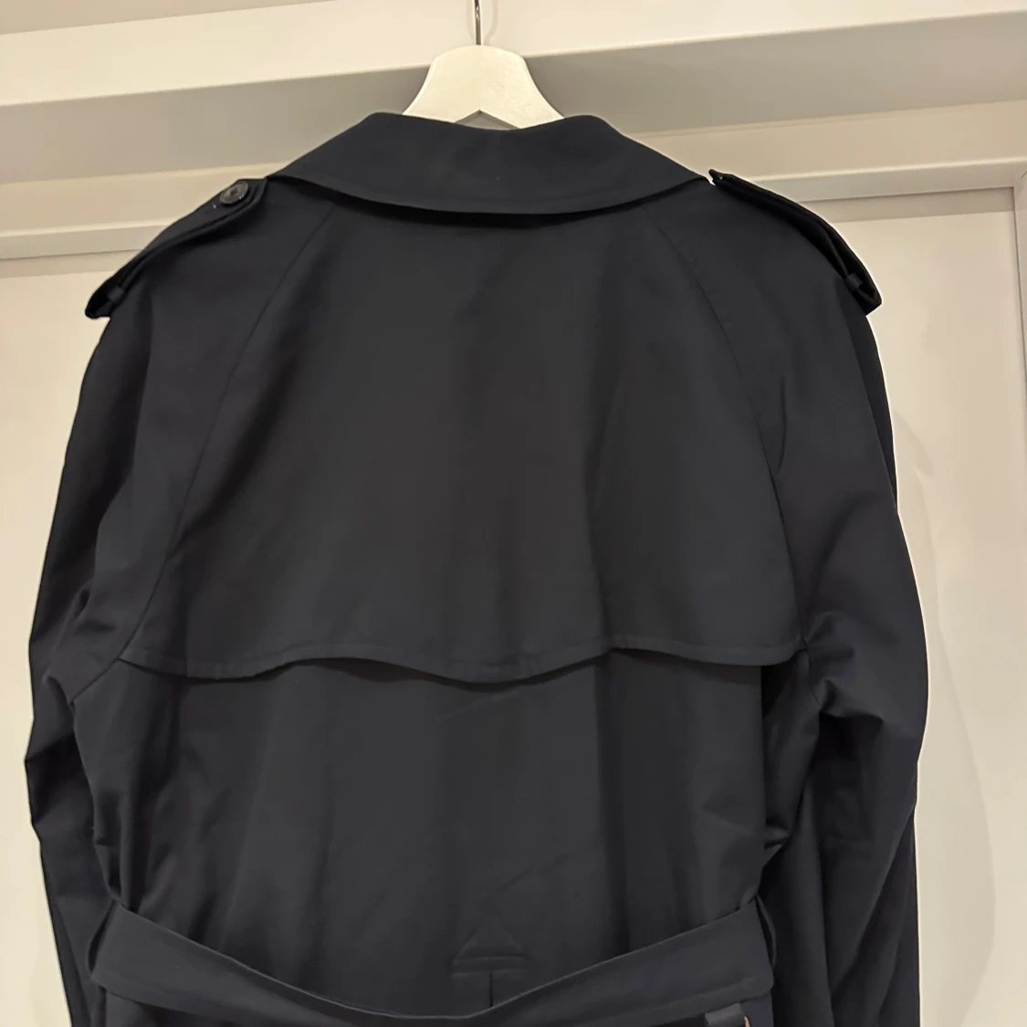 Svart trenchcoat från Burberrys - 3