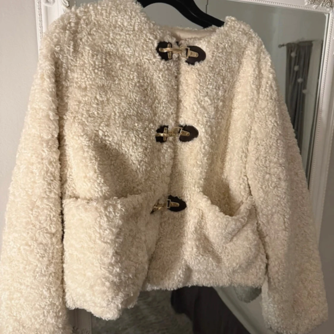 Krämvit teddyjacka från Zara L