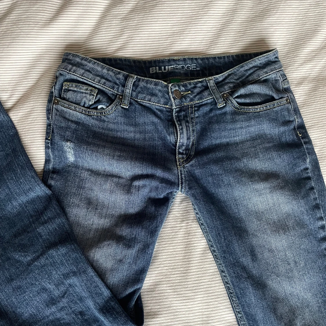 Lågmidjade bootcut jeans från Blue Ridge