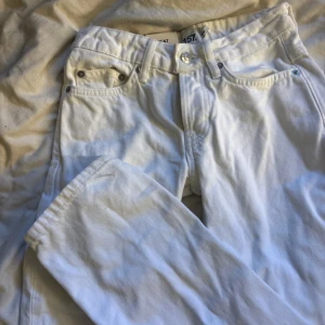 Vita jeans - Vita lågmidjade jeans i modellen ”icon” (rak modell) helt nya🤍 nypris 400kr