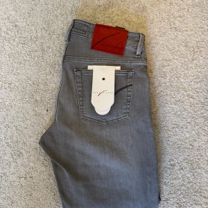 Handpicked Orvieto, storlek 31 - Handpicked Orvieto slimfit. Storlek 31 helt nya och fräscha. Tags och påse fås med vid köp. Fits 31. Helt nya