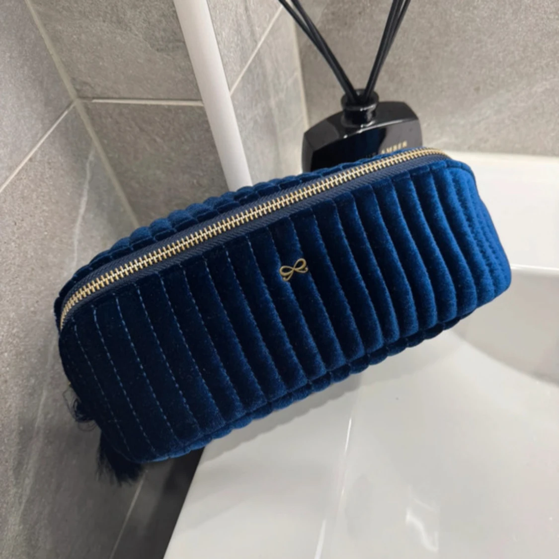 Blå quiltad necessär 